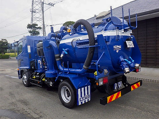 ４ｔ特殊強力吸引車②
