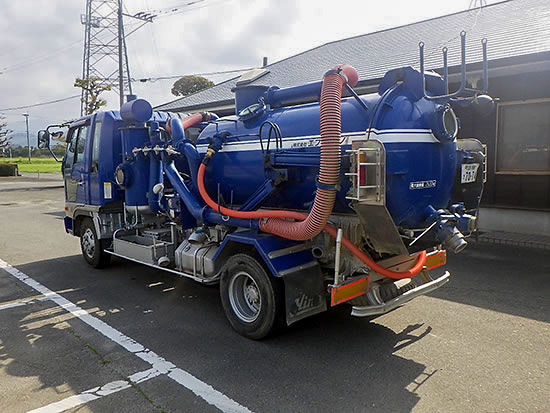 ４ｔ特殊強力吸引車③
