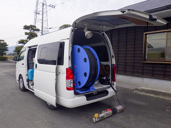 穿孔機車
